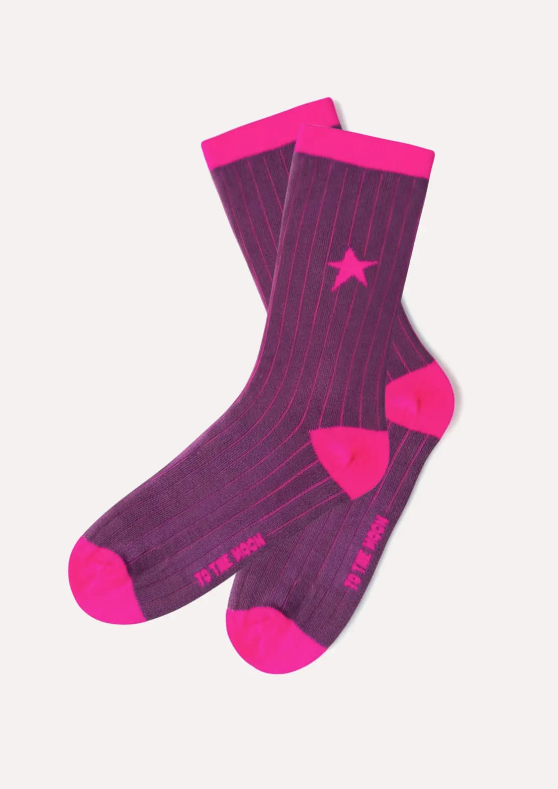 Calcetines de To the Moon de caña baja de canalé berry con estrella y rosa flúor. Ideales para teens.