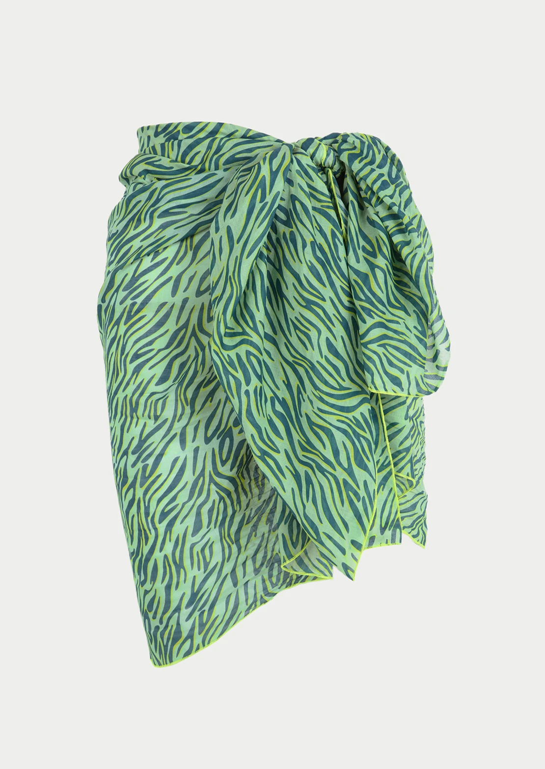 Pareo estampado de To the Moon. Estampado exclusivo cebra en tonos verdes con contrastes amarillo flúor a juego con bañadores y bikinis.