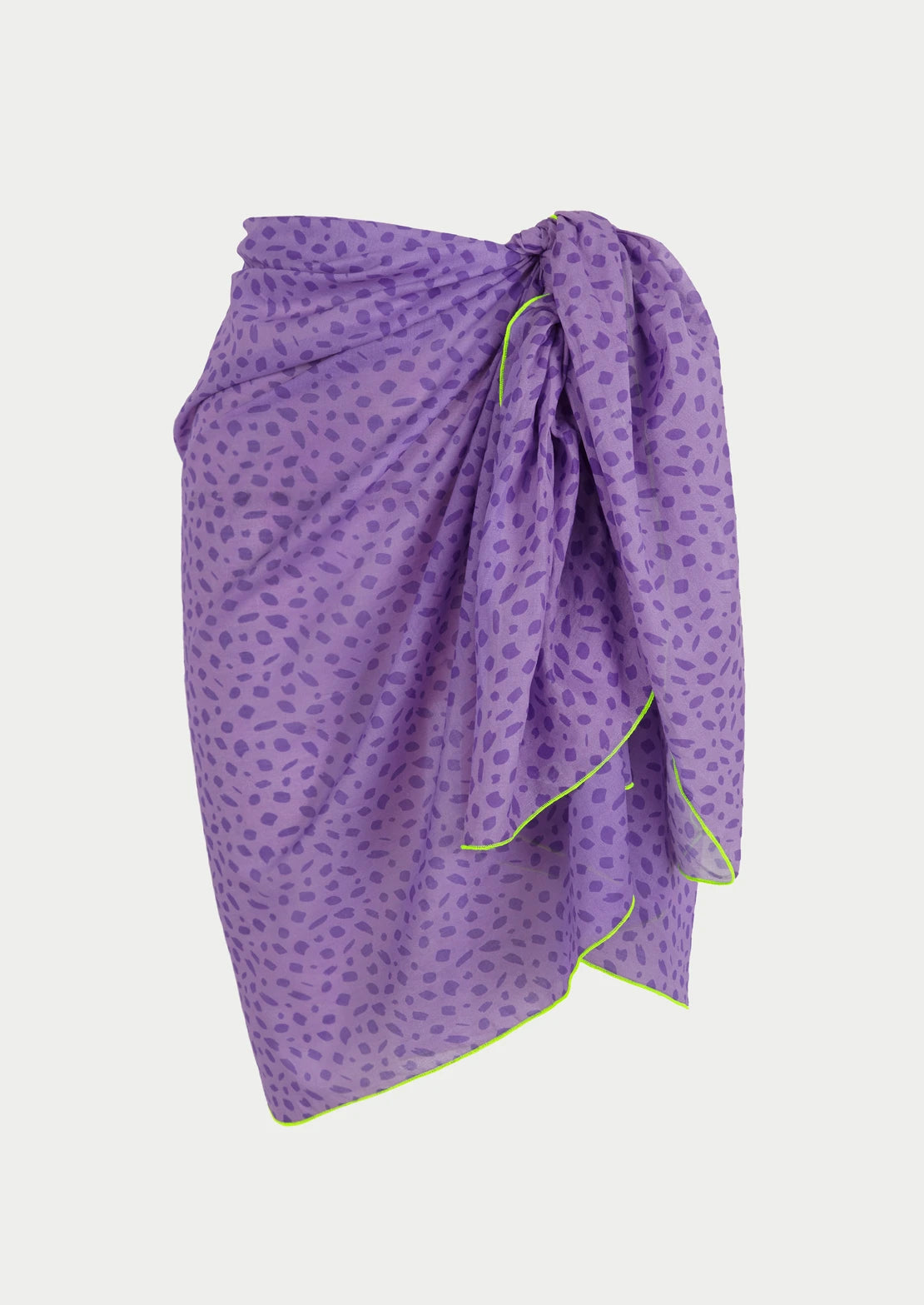 Pareo estampado de To the Moon. Estampado exclusivo lila con motas a juego con bañadores y bikinis.