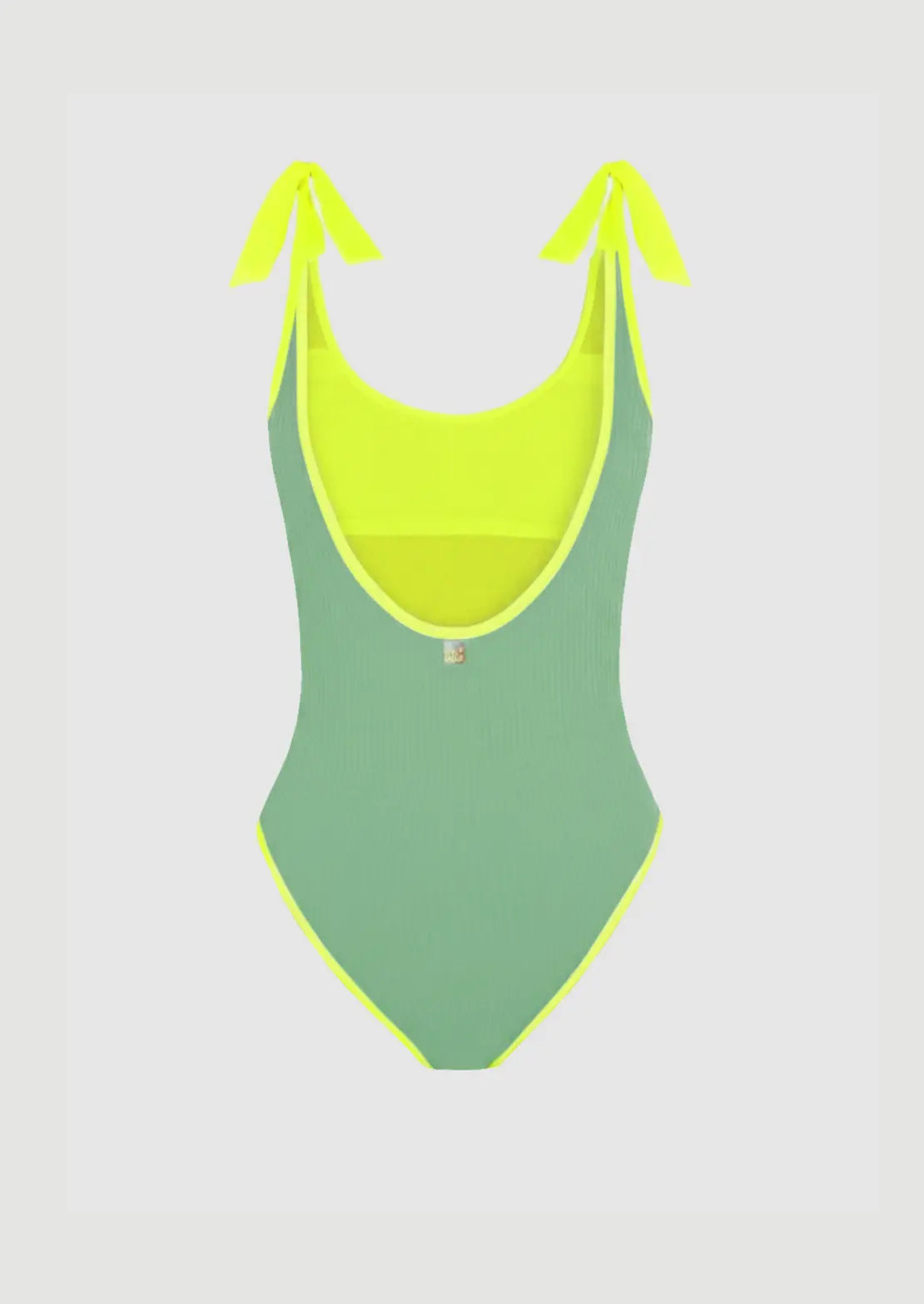 Silueta de la parte trasera del traje de baño Classic Bambú de To The Moon en verde con vivos flúor