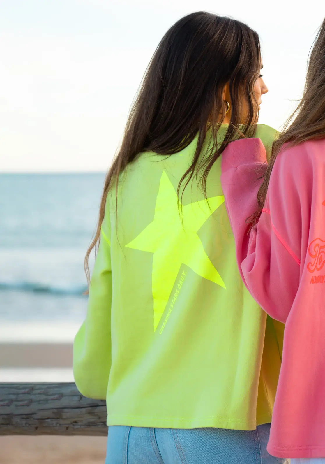 Sweat Loose Lima ideal para mujer y teen, diseño con manga caída color lima y amarillo flúor