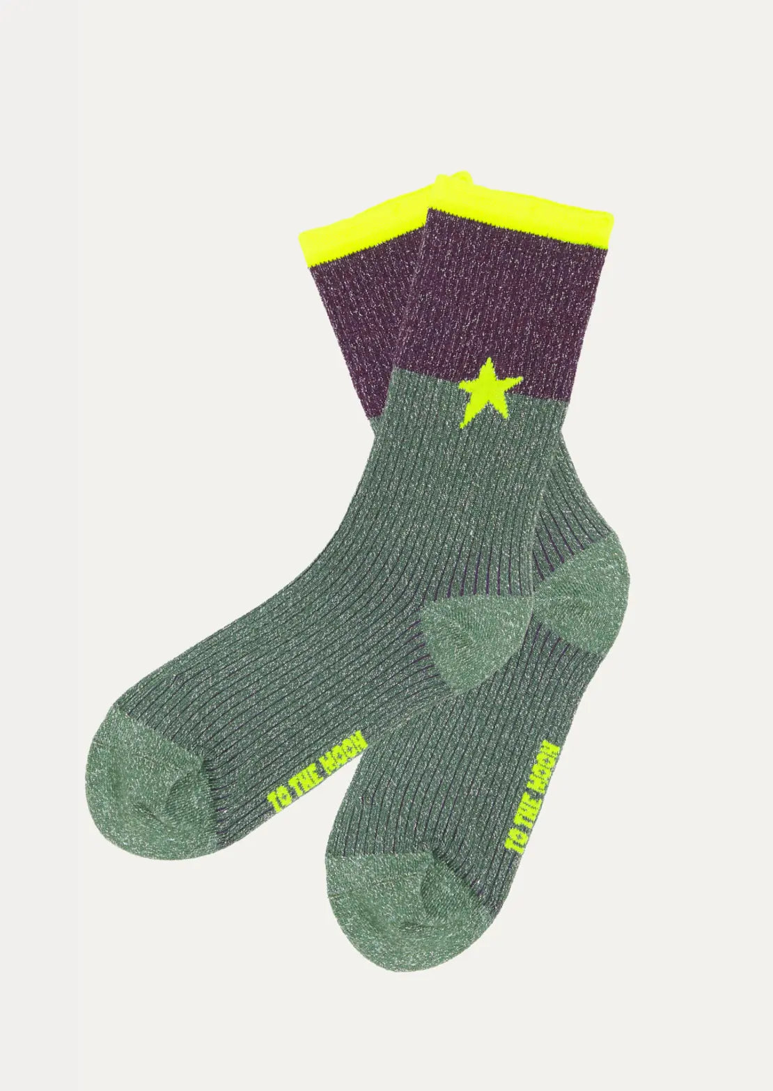 
Calcetín media caña en color morado y flúor. Modelo Lúrex Bambú. Calcetines To the Moon. Ideales para teens.

