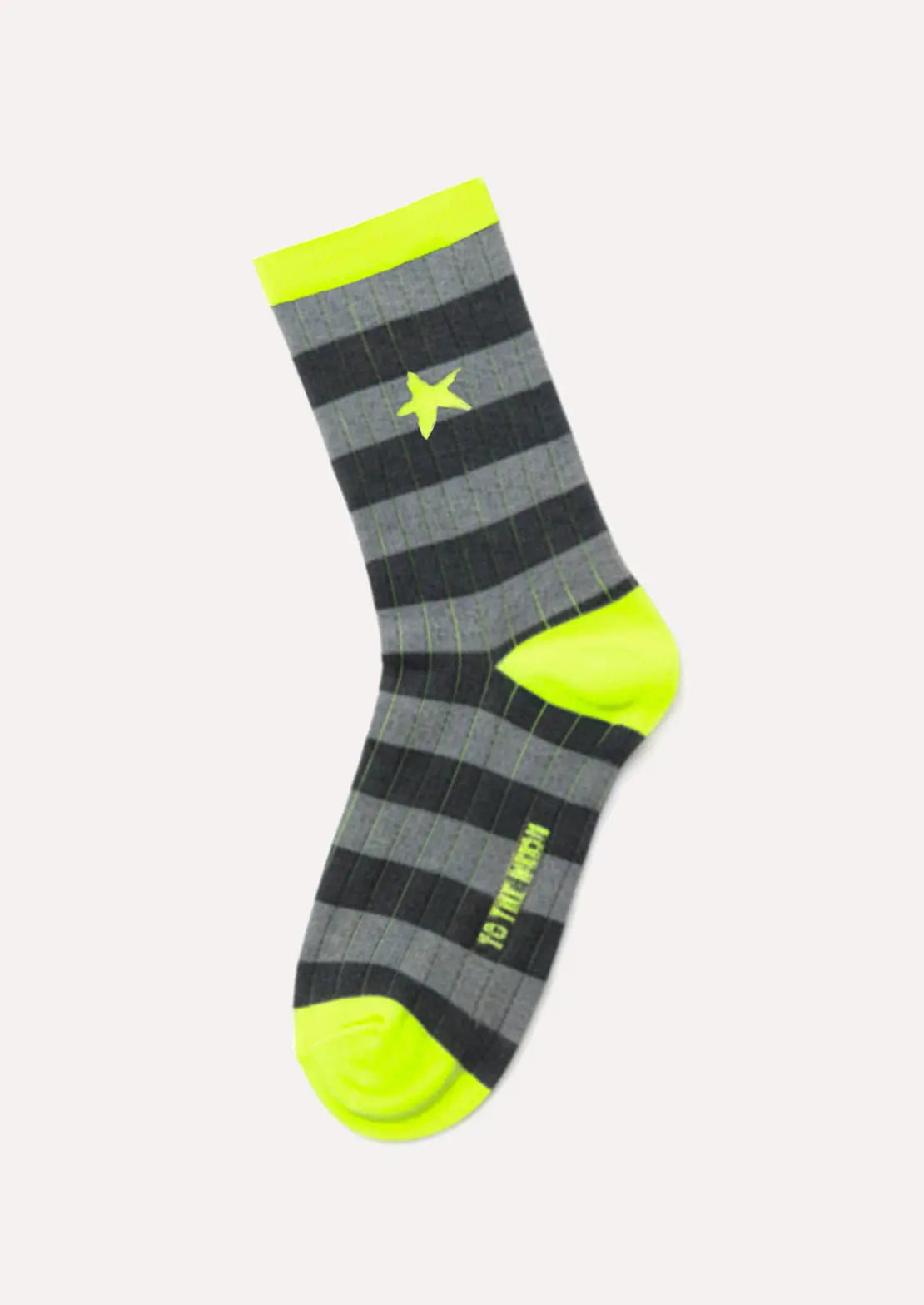 Calcetines de To the Moon de caña baja de canalé rayas grises con estrella amarillo flúor.