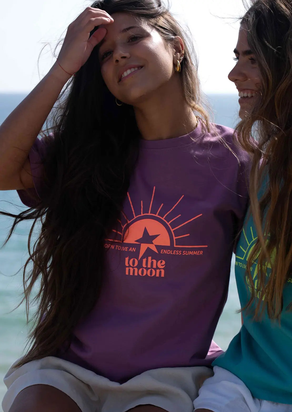 Camiseta de To the Moon colores flúor. Ideal para teens. 