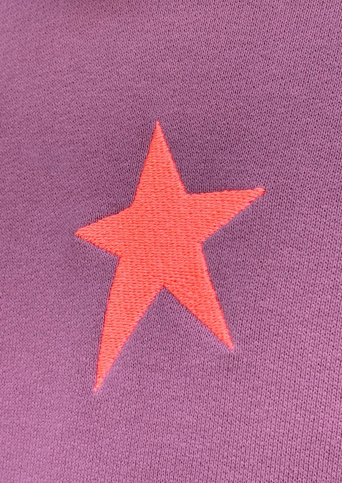 Hoodie All Stars Berry color rosa y salmón neon. Detalle estrella bordada. ideal para adolescentes con capucha y bolsillo canguro
