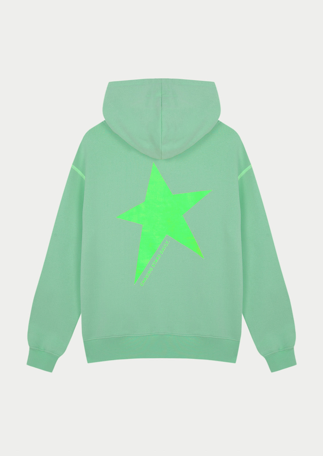 Hoodie Star Green ideal para teens en color verde con capucha y bolsillo canguro de To the Moon. Serigrafía con estrella verde flúor en la espalda.