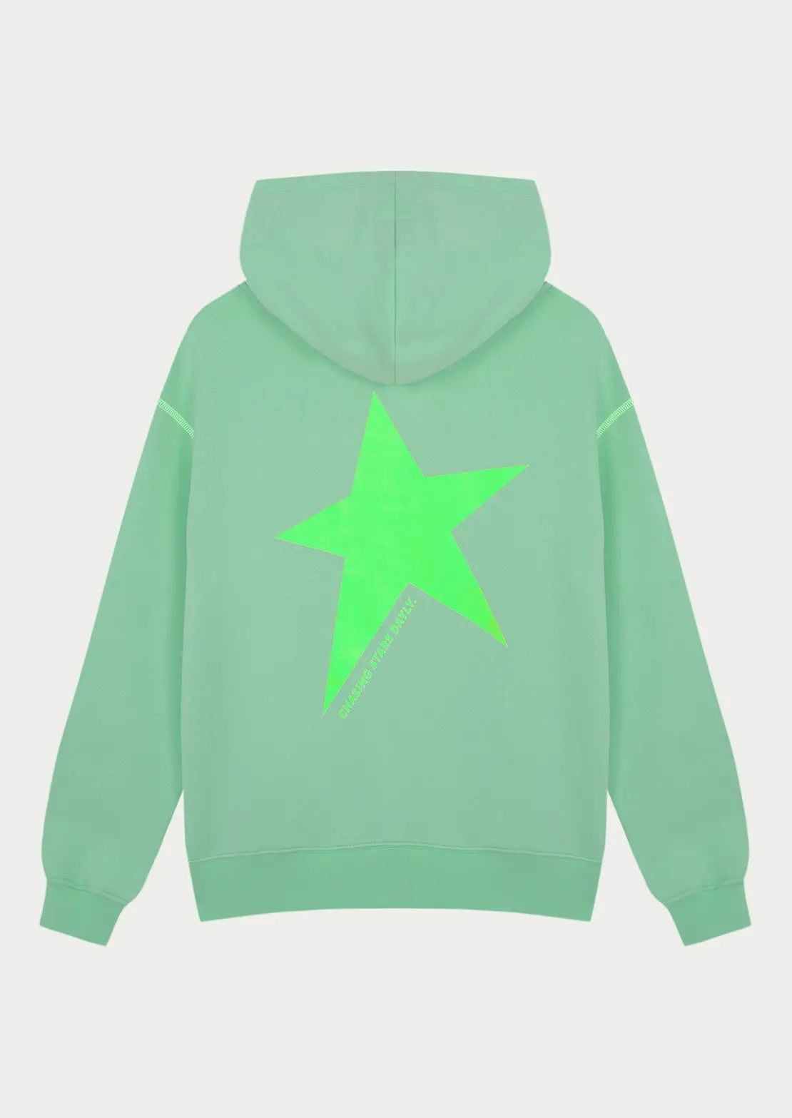 Hoodie Star Green ideal para teens en color verde con capucha y bolsillo canguro de To the Moon. Serigrafía con estrella verde flúor en la espalda.
