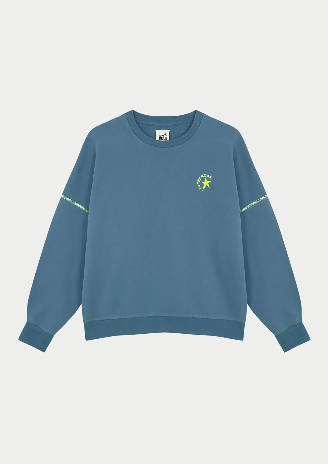 Sudadera ideal para teens en azul de To the Moon. Bordado delantero y serigrafía trasera costuras en amarillo flúor. 
