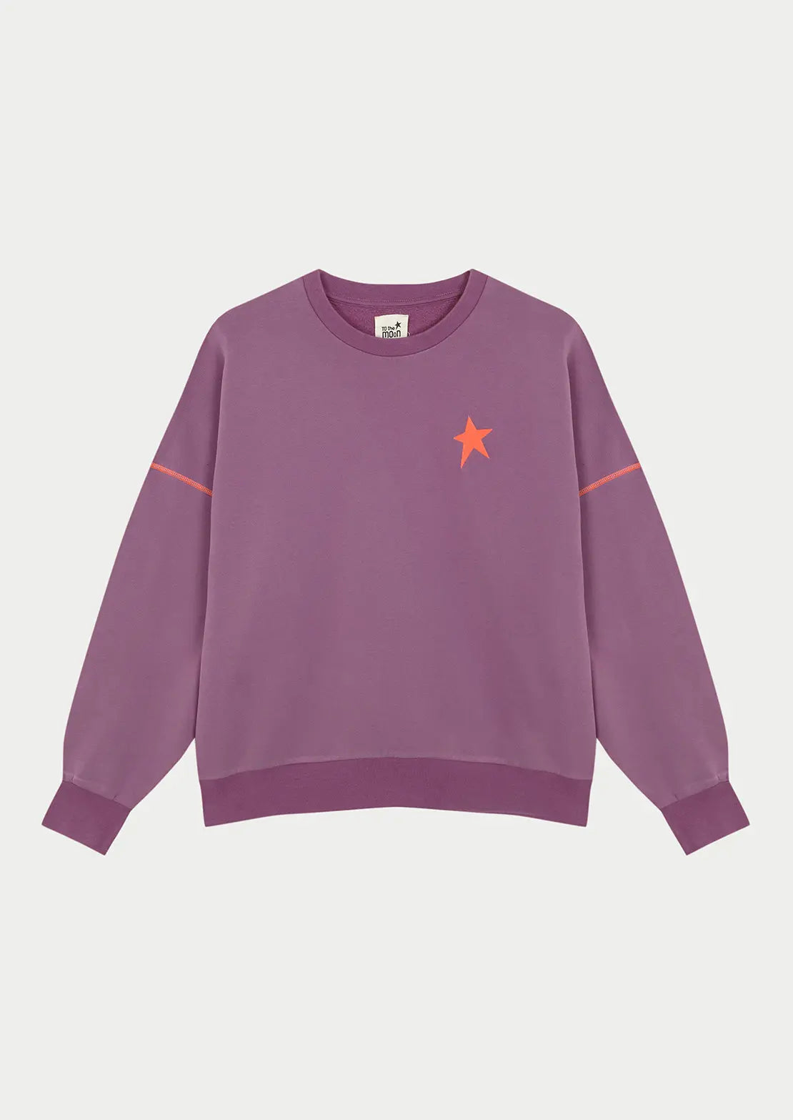 Sudadera ideal para teens en burdeos de To the Moon. Bordado delantero y serigrafía trasera costuras en naranja flúor. 
