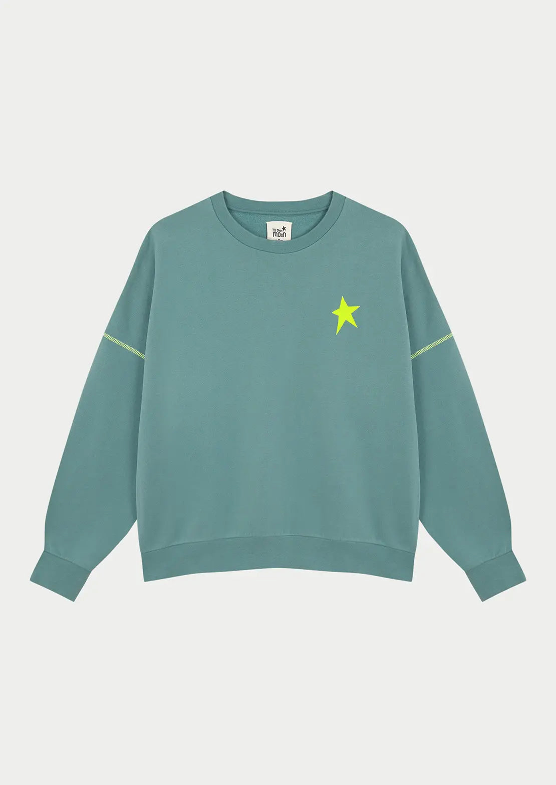 Sudadera ideal para teens en azul petróleo de To the Moon. Bordado delantero y serigrafía trasera costuras en amarillo flúor. 
