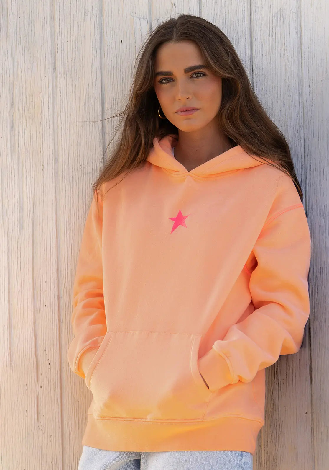 Hoodie All Stars Berry  de To the Moon para teens. Hoodies con colores flúor.