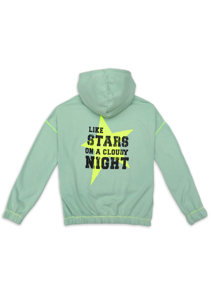 Sudadera verde y amarillo flúor con capucha y diseño en la espalda con estrella y frase